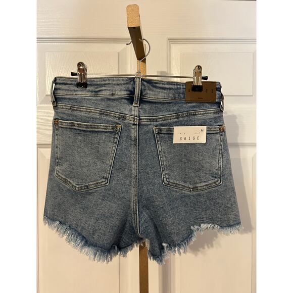 Saige Medium Wash High Rise Western Embroidery Shorts, Medium NWT - Picture 6 of 9